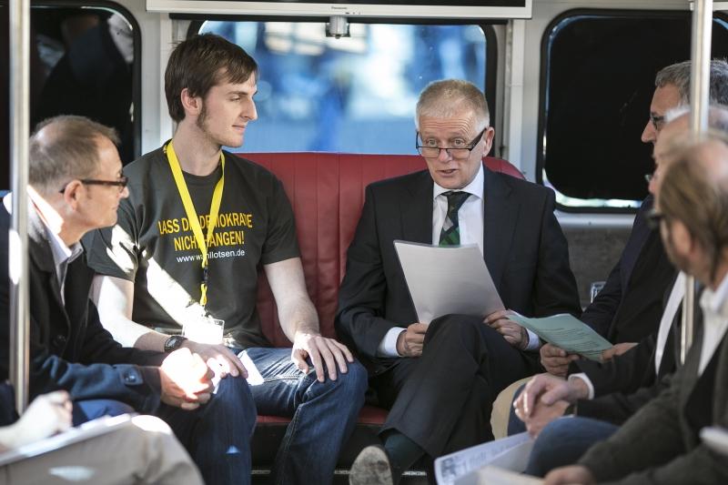 OB Fritz Kuhn appelliert an die jungen Erstwähler, ihre Chance zu nutzen, denn ihre Stimme würde mit entscheiden, welche Politik in Stuttgart und in der Region in den nächsten fünf Jahren gemacht wird. Foto: Leif Piechowski